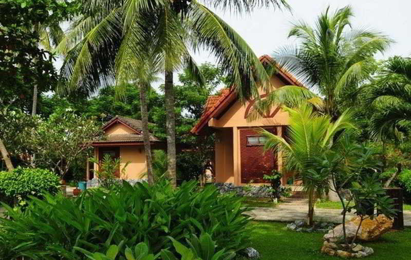 Alongkot Beach Resort Khanom Exterior photo